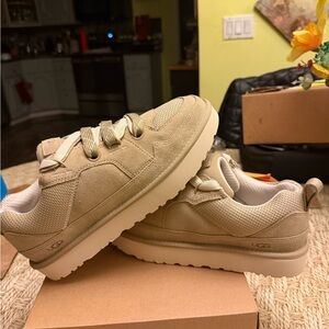 UGG woman lo Lowmel sz 10 w new in box $130 plus tax online!!!
